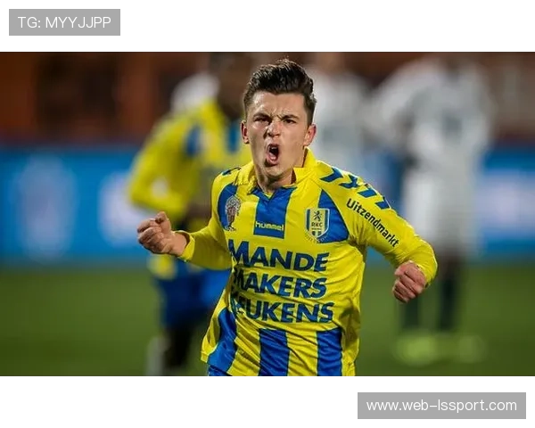 罗马奥林匹克球场暴雨如注,场地条件影响传控战术执行 罗马奥林匹克球场暴雨如注,场地条件影响传控战术执行